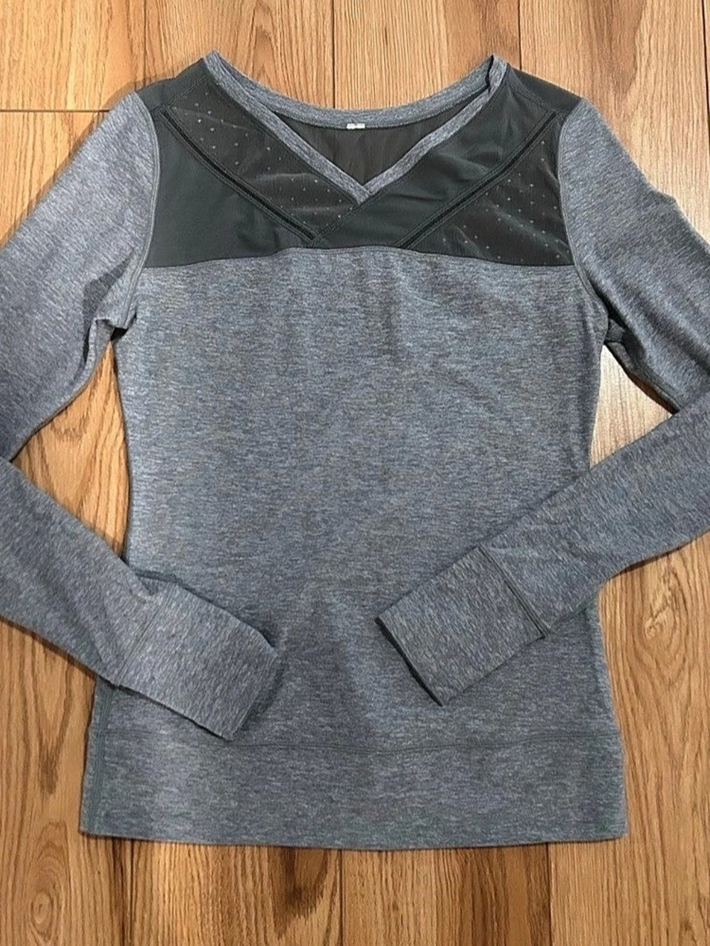 lululemon Long Sleeve Gray & Black Athletic Top
